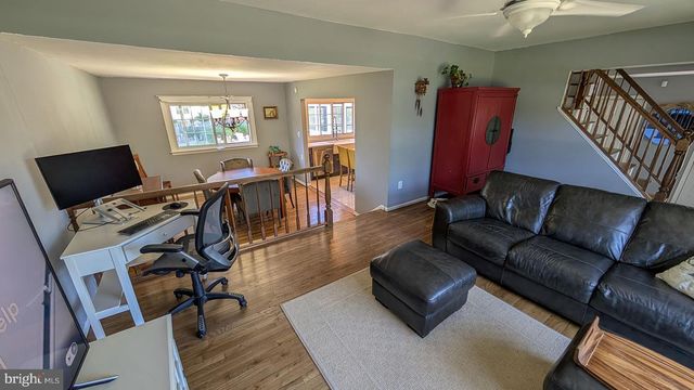 9 WOLFPACK RD, Hamilton, NJ 08619
