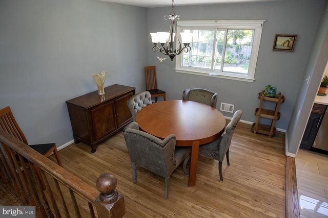 9 WOLFPACK RD, Hamilton, NJ 08619