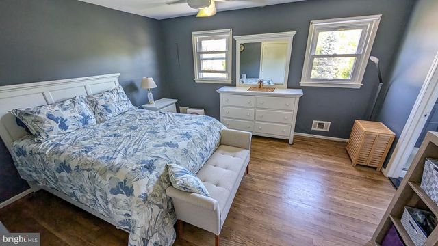 9 WOLFPACK RD, Hamilton, NJ 08619