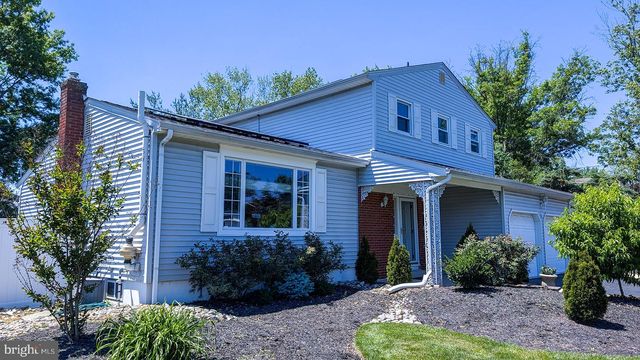 9 WOLFPACK RD, Hamilton, NJ 08619