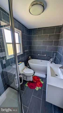9 WOLFPACK RD, Hamilton, NJ 08619