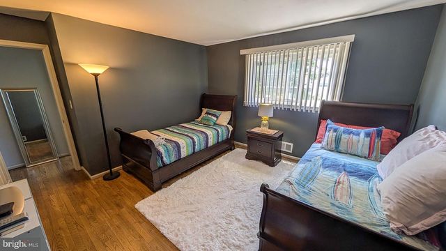 9 WOLFPACK RD, Hamilton, NJ 08619