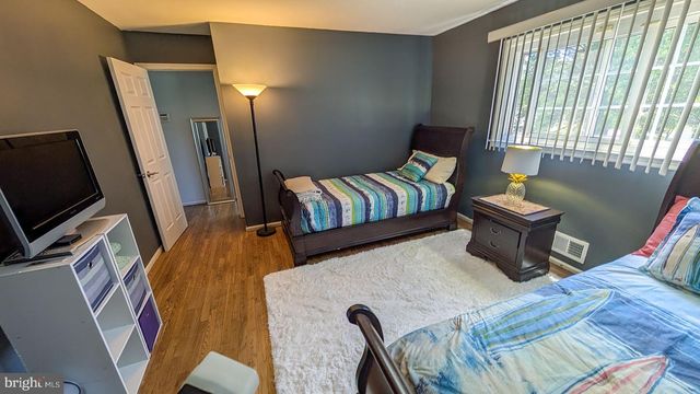 9 WOLFPACK RD, Hamilton, NJ 08619