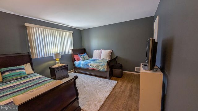 9 WOLFPACK RD, Hamilton, NJ 08619