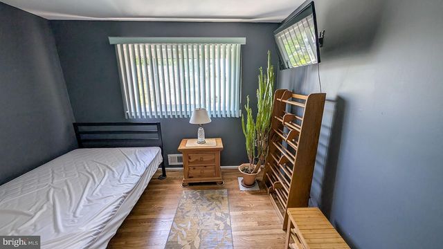 9 WOLFPACK RD, Hamilton, NJ 08619