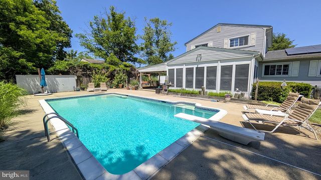 9 WOLFPACK RD, Hamilton, NJ 08619