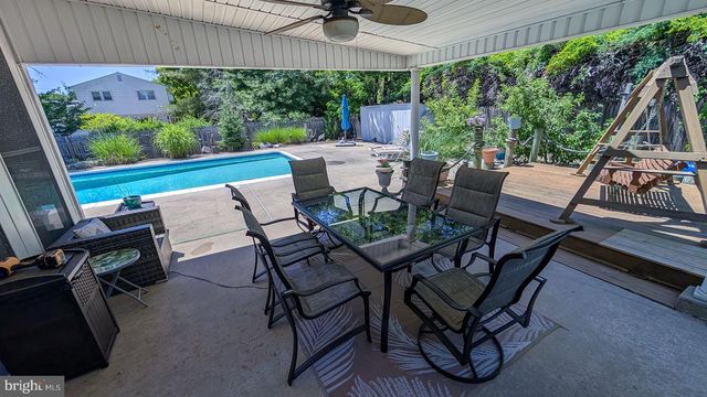 9 WOLFPACK RD, Hamilton, NJ 08619