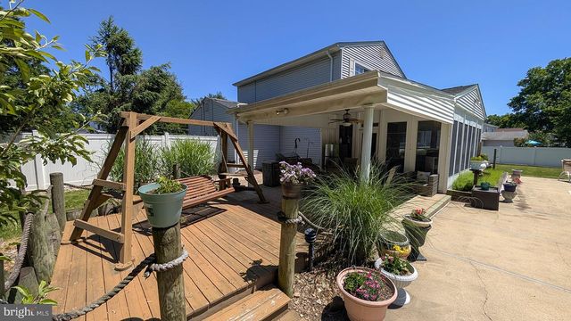 9 WOLFPACK RD, Hamilton, NJ 08619