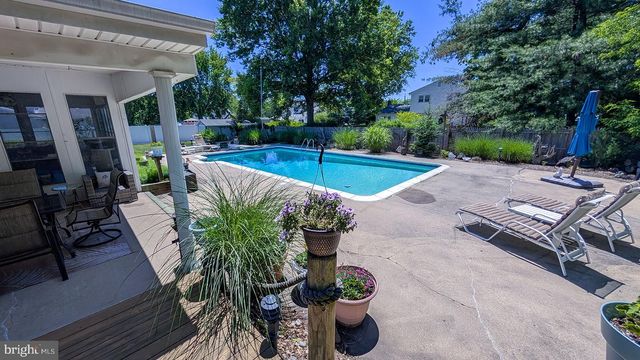 9 WOLFPACK RD, Hamilton, NJ 08619