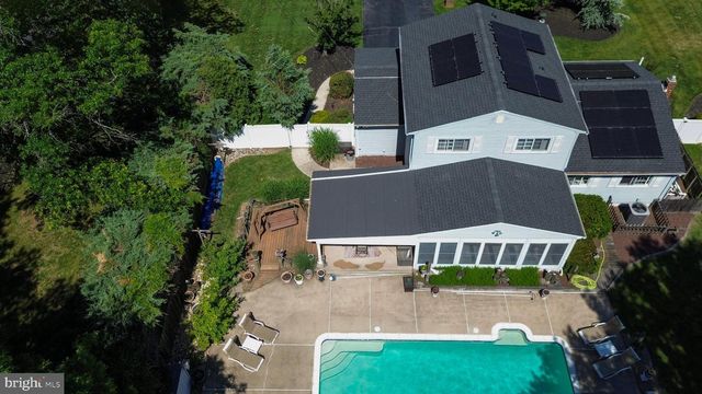 9 WOLFPACK RD, Hamilton, NJ 08619