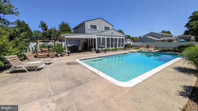 9 WOLFPACK RD, Hamilton, NJ 08619