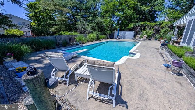 9 WOLFPACK RD, Hamilton, NJ 08619