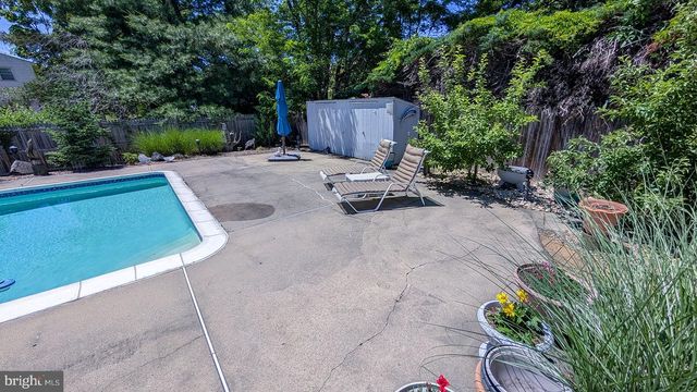 9 WOLFPACK RD, Hamilton, NJ 08619