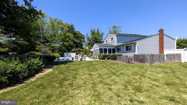 9 WOLFPACK RD, Hamilton, NJ 08619