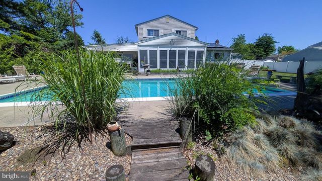 9 WOLFPACK RD, Hamilton, NJ 08619