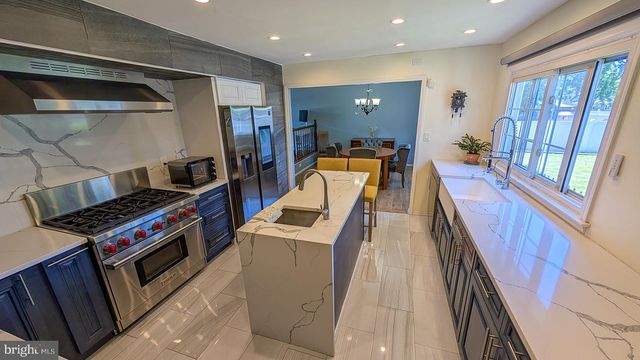 9 WOLFPACK RD, Hamilton, NJ 08619