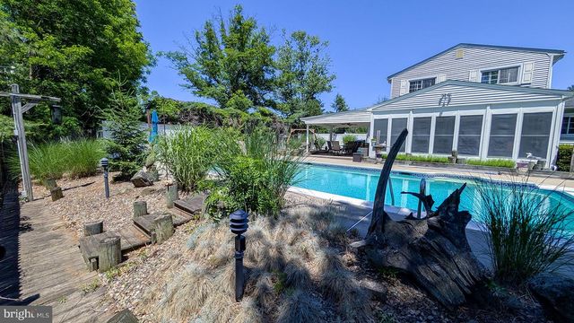9 WOLFPACK RD, Hamilton, NJ 08619