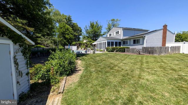 9 WOLFPACK RD, Hamilton, NJ 08619