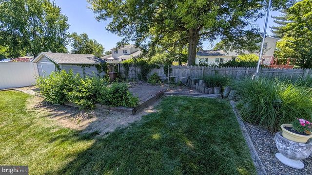 9 WOLFPACK RD, Hamilton, NJ 08619