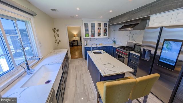 9 WOLFPACK RD, Hamilton, NJ 08619