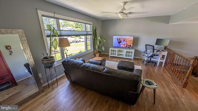 9 WOLFPACK RD, Hamilton, NJ 08619