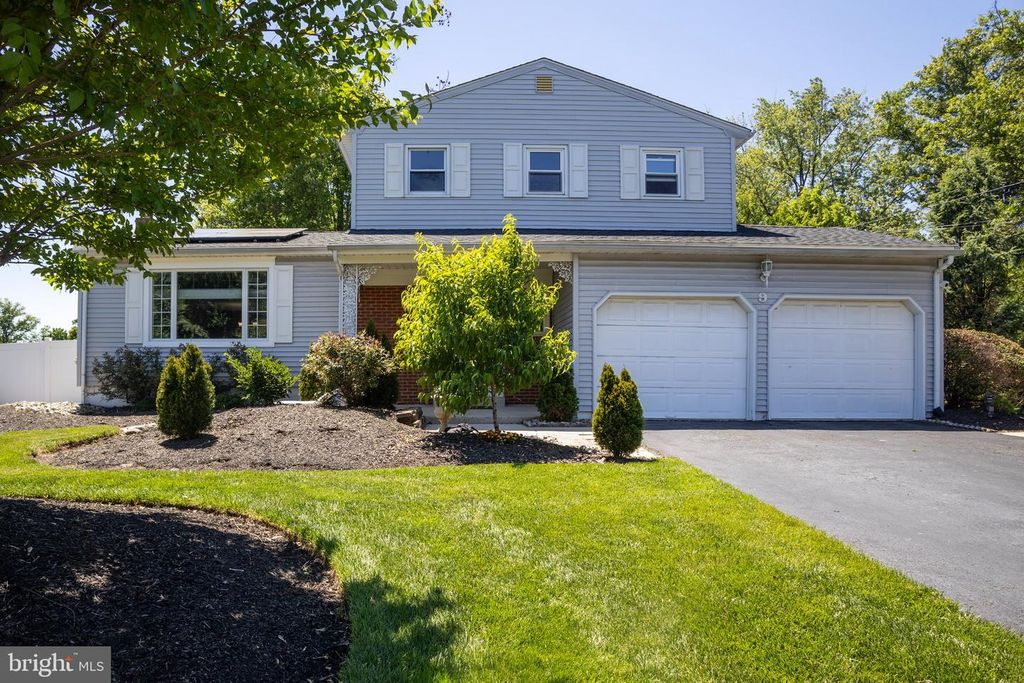 9 WOLFPACK RD, Hamilton, NJ 08619