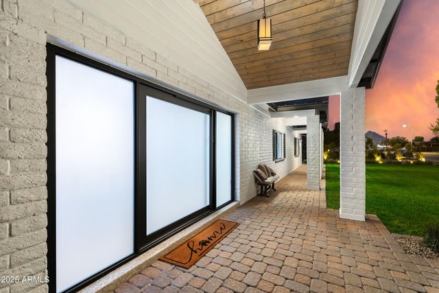 8701 E HIGHLAND Avenue, Scottsdale, AZ 85251