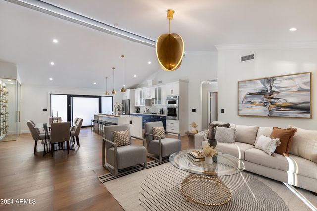 8701 E HIGHLAND Avenue, Scottsdale, AZ 85251