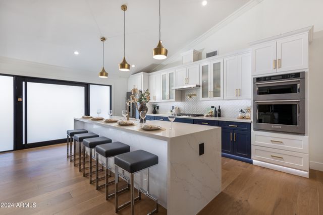 8701 E HIGHLAND Avenue, Scottsdale, AZ 85251