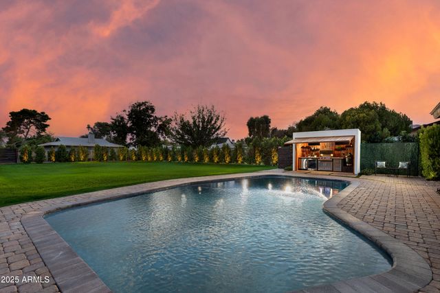 8701 E HIGHLAND Avenue, Scottsdale, AZ 85251