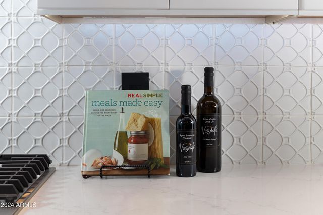 8701 E HIGHLAND Avenue, Scottsdale, AZ 85251