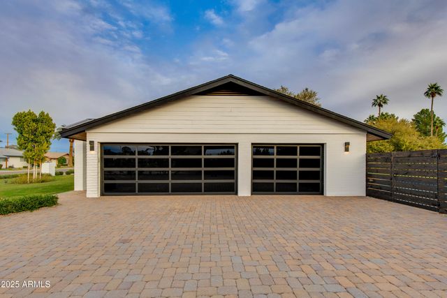 8701 E HIGHLAND Avenue, Scottsdale, AZ 85251