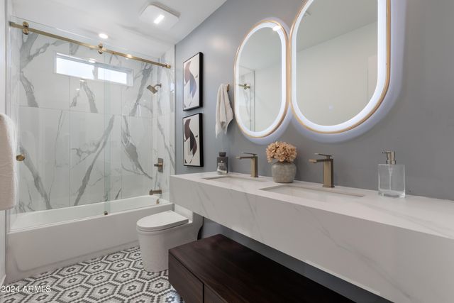 8701 E HIGHLAND Avenue, Scottsdale, AZ 85251