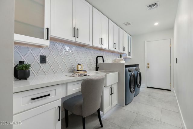 8701 E HIGHLAND Avenue, Scottsdale, AZ 85251