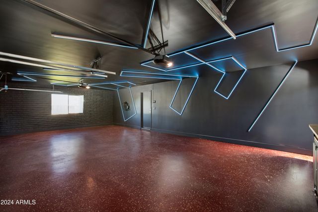 8701 E HIGHLAND Avenue, Scottsdale, AZ 85251