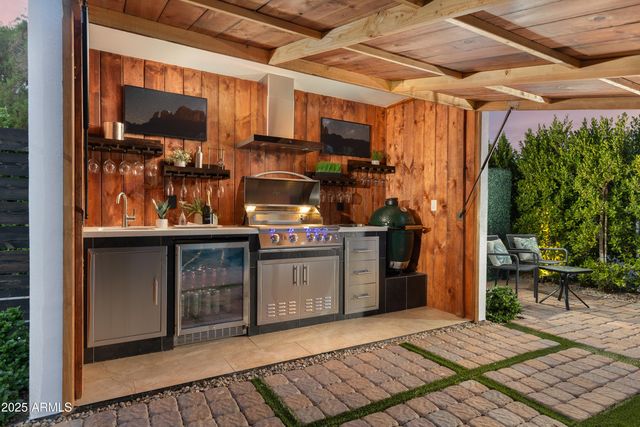 8701 E HIGHLAND Avenue, Scottsdale, AZ 85251