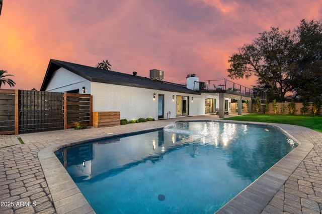 8701 E HIGHLAND Avenue, Scottsdale, AZ 85251