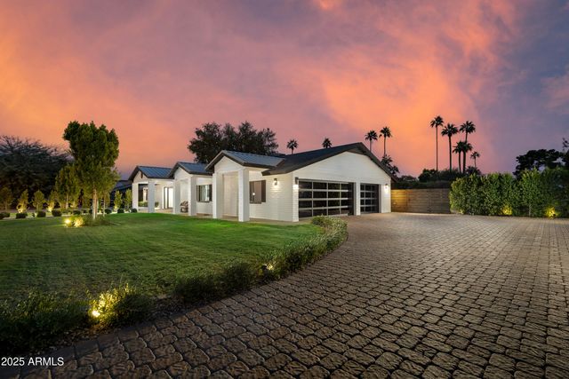 8701 E HIGHLAND Avenue, Scottsdale, AZ 85251