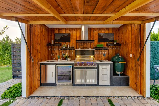 8701 E HIGHLAND Avenue, Scottsdale, AZ 85251