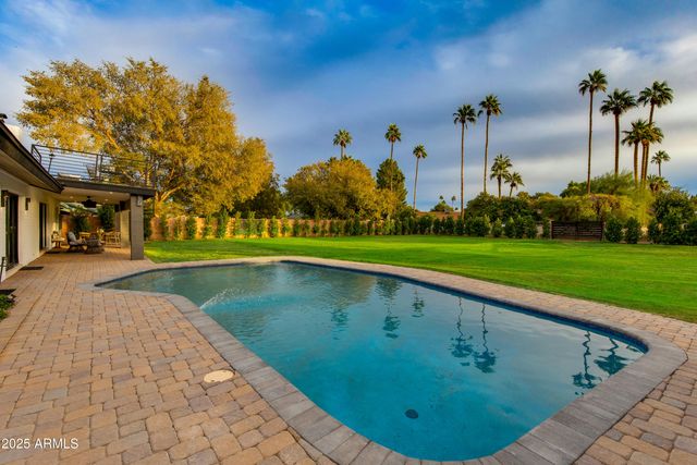 8701 E HIGHLAND Avenue, Scottsdale, AZ 85251