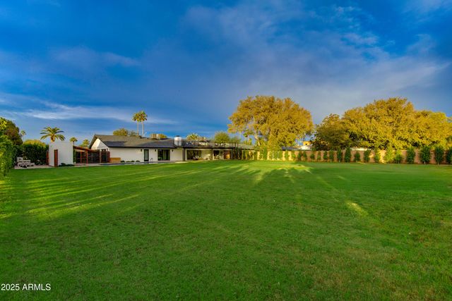 8701 E HIGHLAND Avenue, Scottsdale, AZ 85251