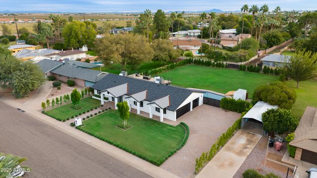 8701 E HIGHLAND Avenue, Scottsdale, AZ 85251