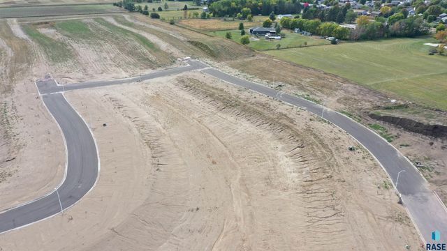 1200 S Oakland Cir Circle, Brandon, SD 57005