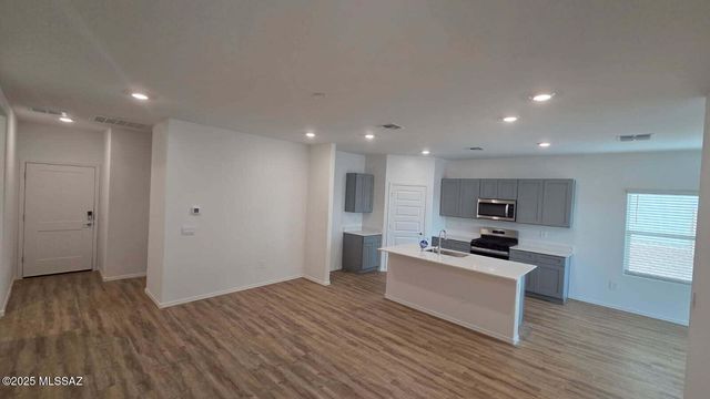 1092 S Nisbet Place, Vail, AZ 85641