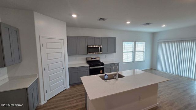 1092 S Nisbet Place, Vail, AZ 85641