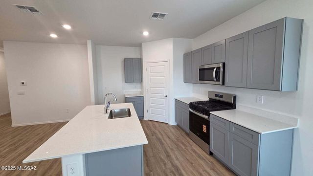 1092 S Nisbet Place, Vail, AZ 85641
