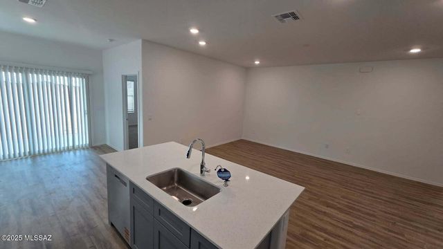 1092 S Nisbet Place, Vail, AZ 85641