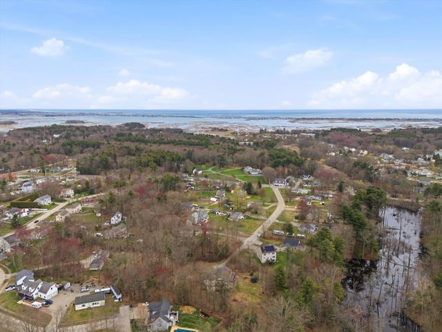 15 Moores Lane, Seabrook, NH 03874