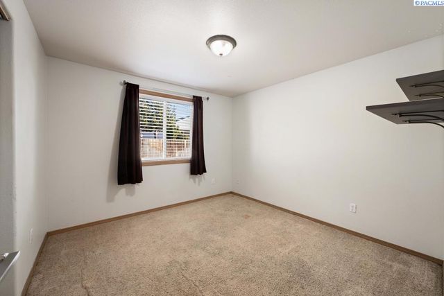 4115 Minorca Ln, Pasco, WA 99301