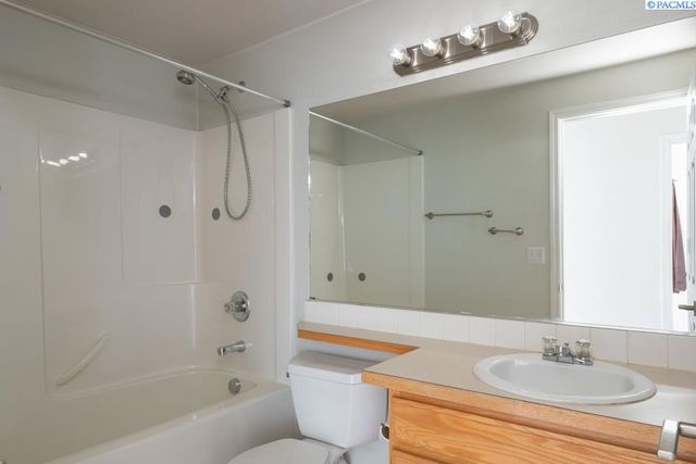 4115 Minorca Ln, Pasco, WA 99301